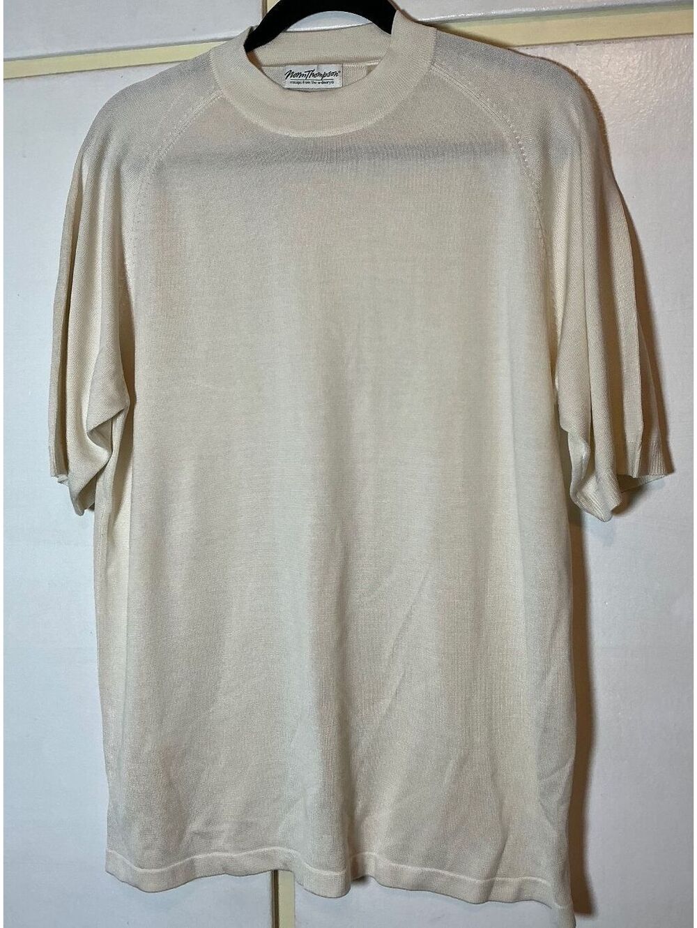 Men’s Norm Thompson Cream 100% Silk Crew Neck Short Sleeve Shirt Size Medium M